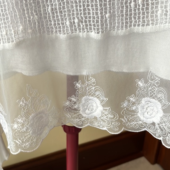 LeModa, NWOT, Size M White knit/sequins. Blouse, Many details. - Picture 4 of 10